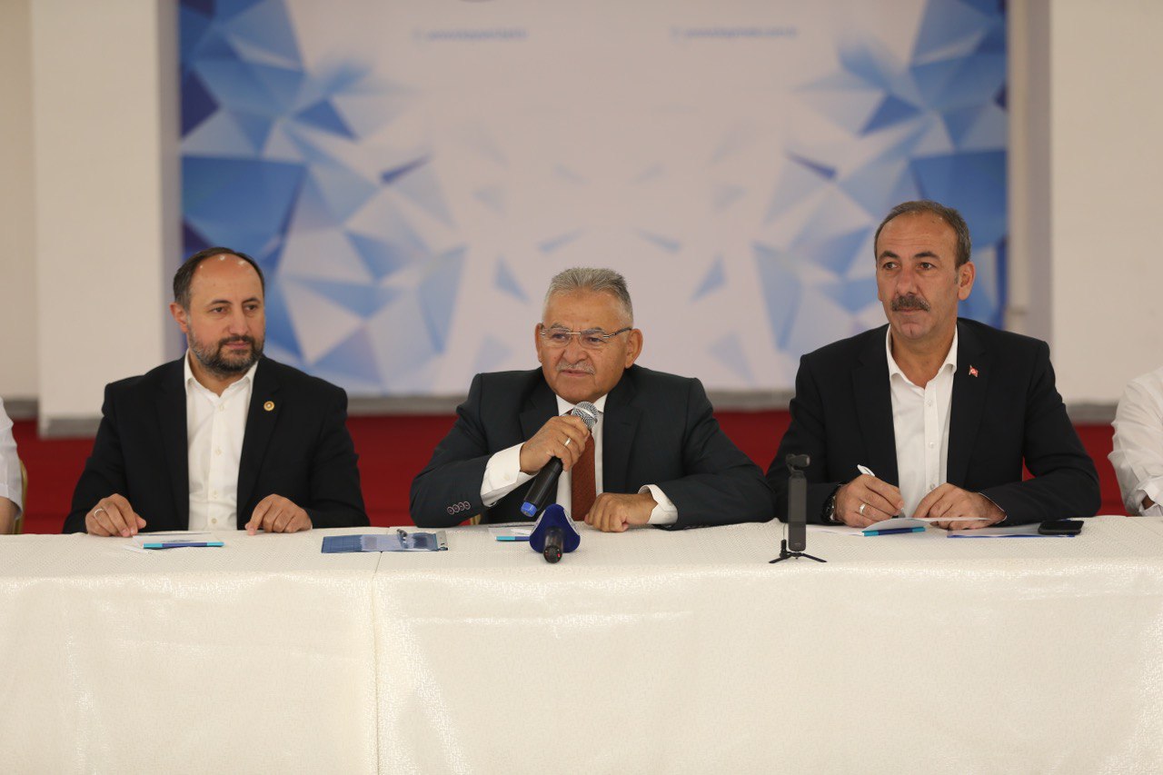 Büyükkılıç, Tomarza muhtarlarıyla bir araya geldi