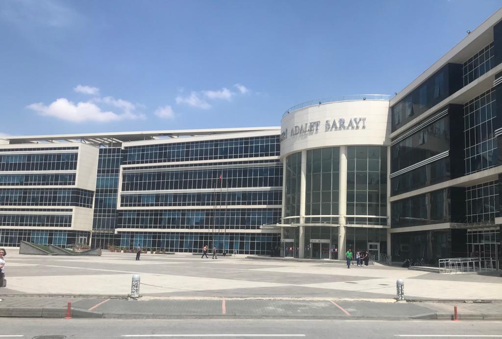 Nargile tütünü diye getirdiği madde uyuşturucu çıkan şahıs hakim karşısına çıktı