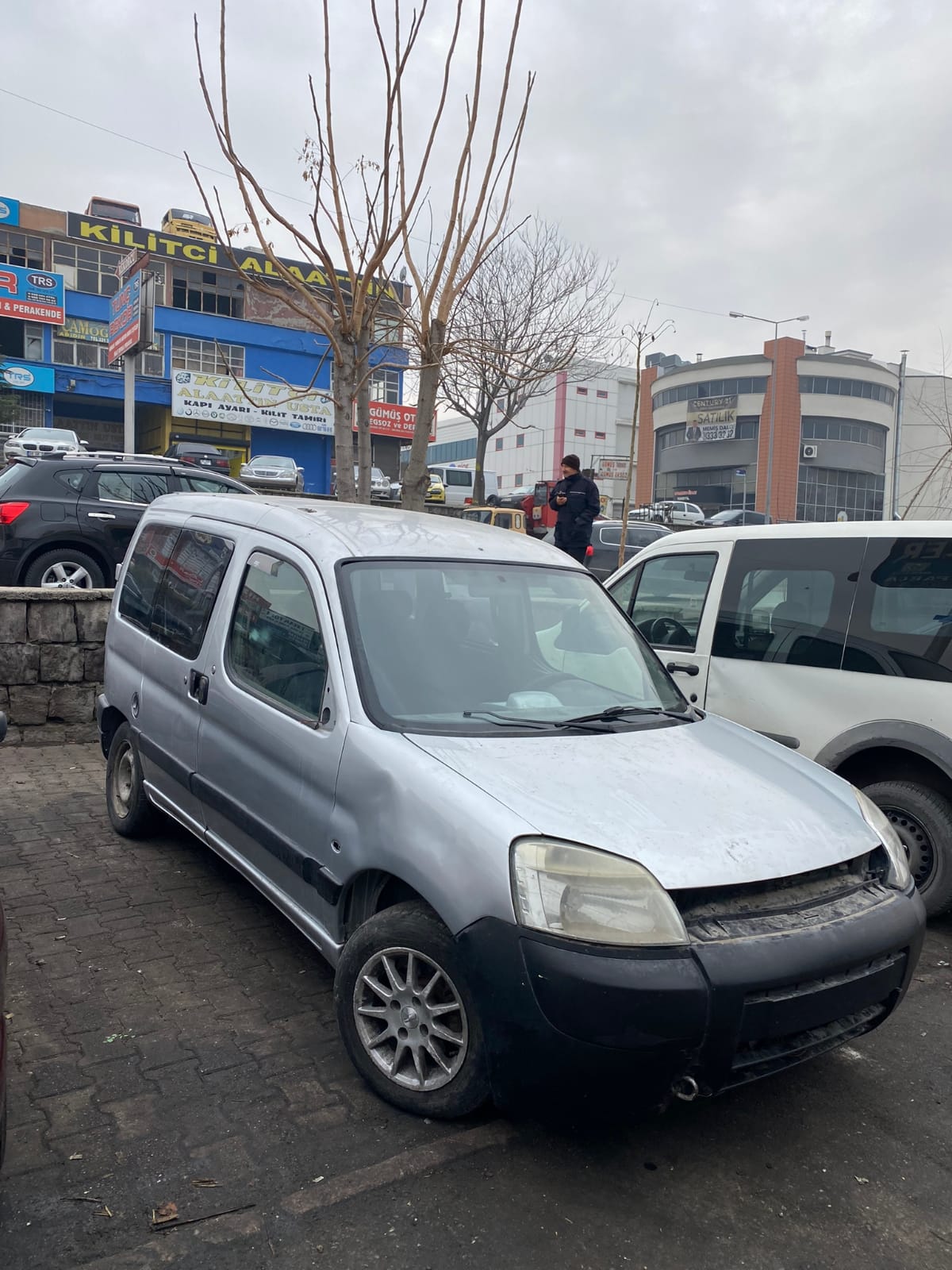ÇENÇ YAPILMAK ÜZERE 2 ARAÇ ELE GEÇİRİLDİ