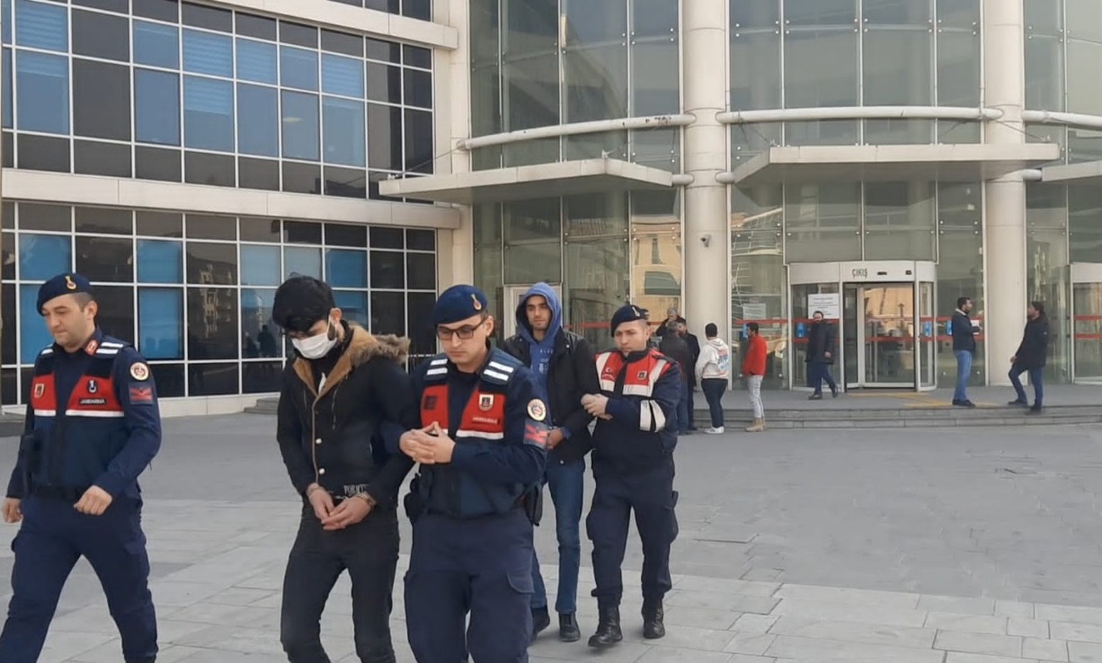 DEAŞ ŞÜPHELİSİ 2 KİŞİDEN 1’İ TUTUKLANIRKEN, DİĞERİ SINIR DIŞI EDİLECEK