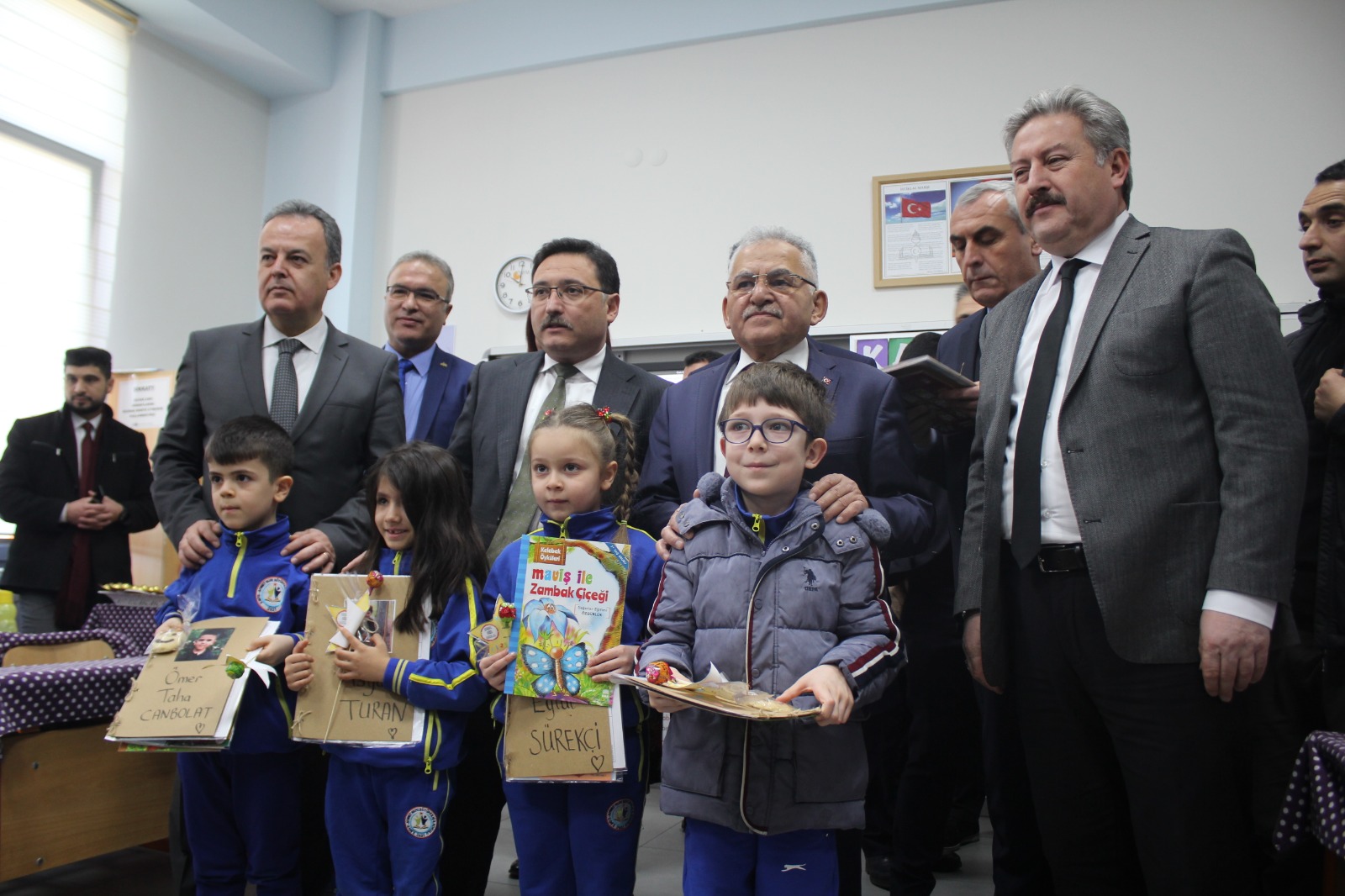 Vali Çiçek ile Başkan Büyükkılıç öğrencilerin karne sevincine ortak oldu