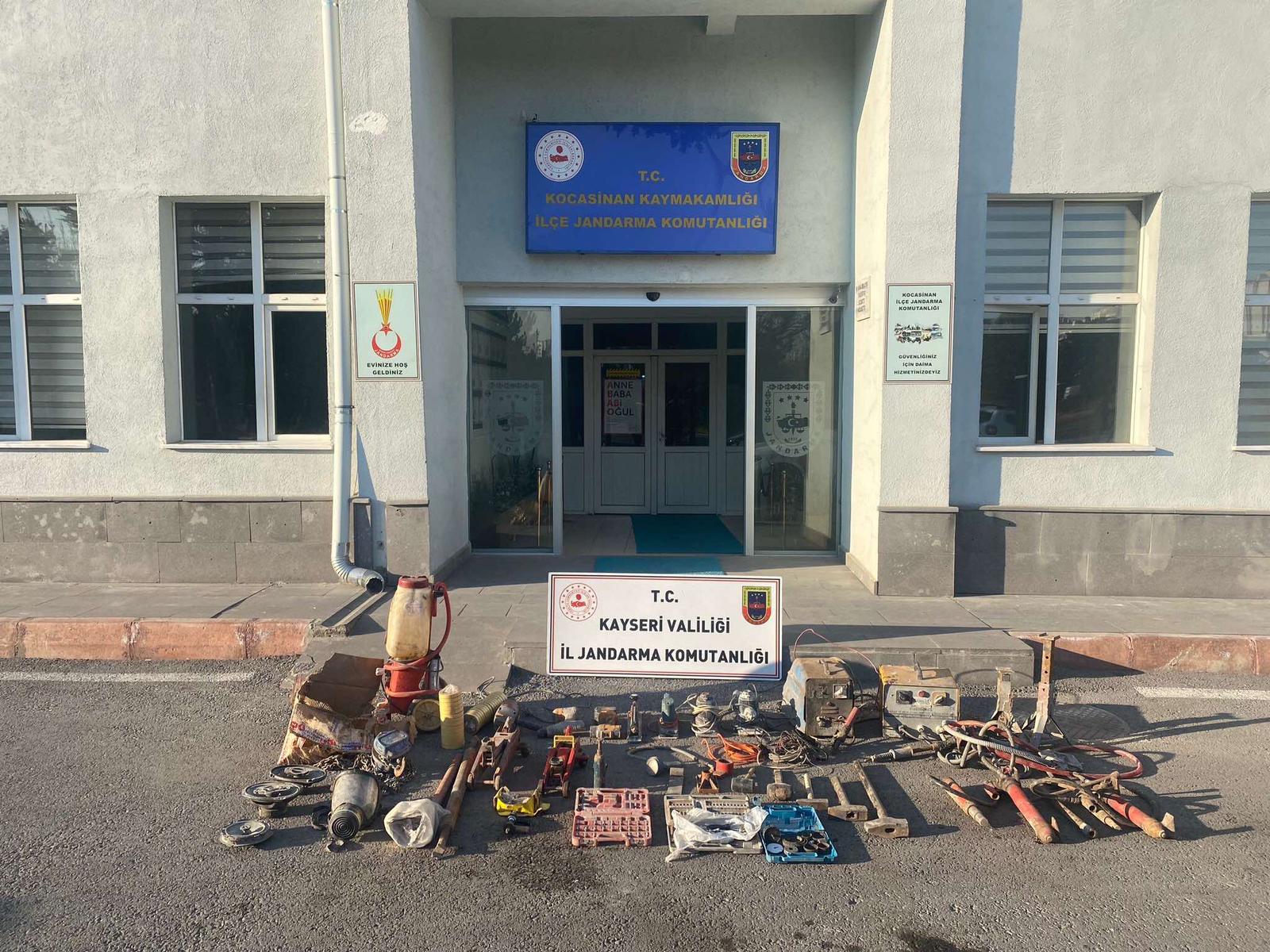 YAPILAN ARAMADA ÇALINTI MALZEMELER BULUNDU
