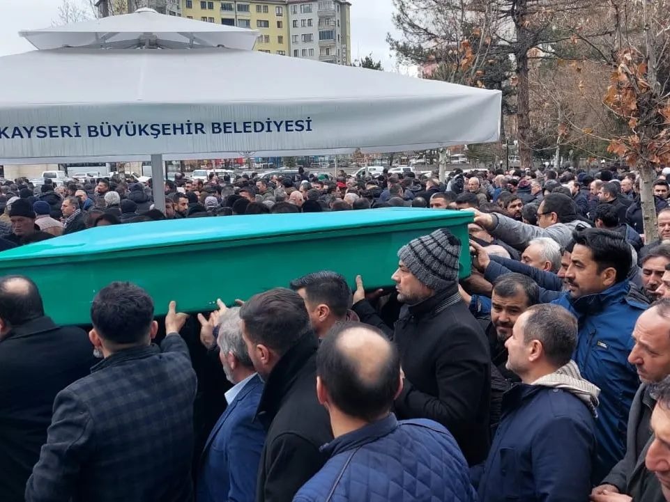 İŞÇİ SERVİSİ KAZASINDA YAŞAMINI YİTİREN KİŞİ TOPRAĞA VERİLDİ