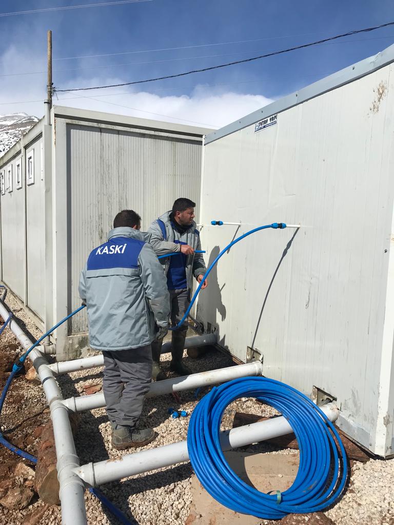 KASKİ, DEPREM BÖLGESİNDEKİ KONTEYNERLERİN SU VE KANALİZASYON ALTYAPISINI İNŞA EDİYOR