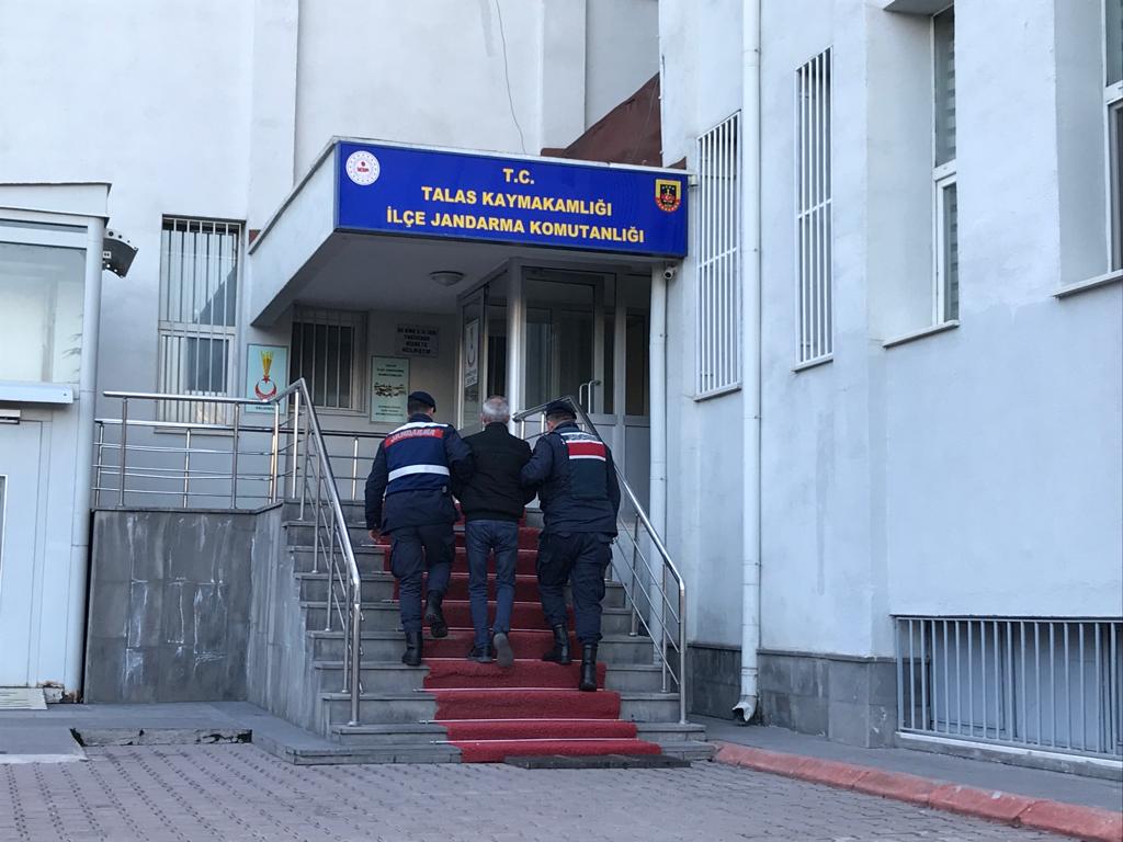 ‘FETÖ ÜYELİĞİ’ SUÇUNDAN HÜKÜMLÜ ESKİ POLİS YAKALANDI