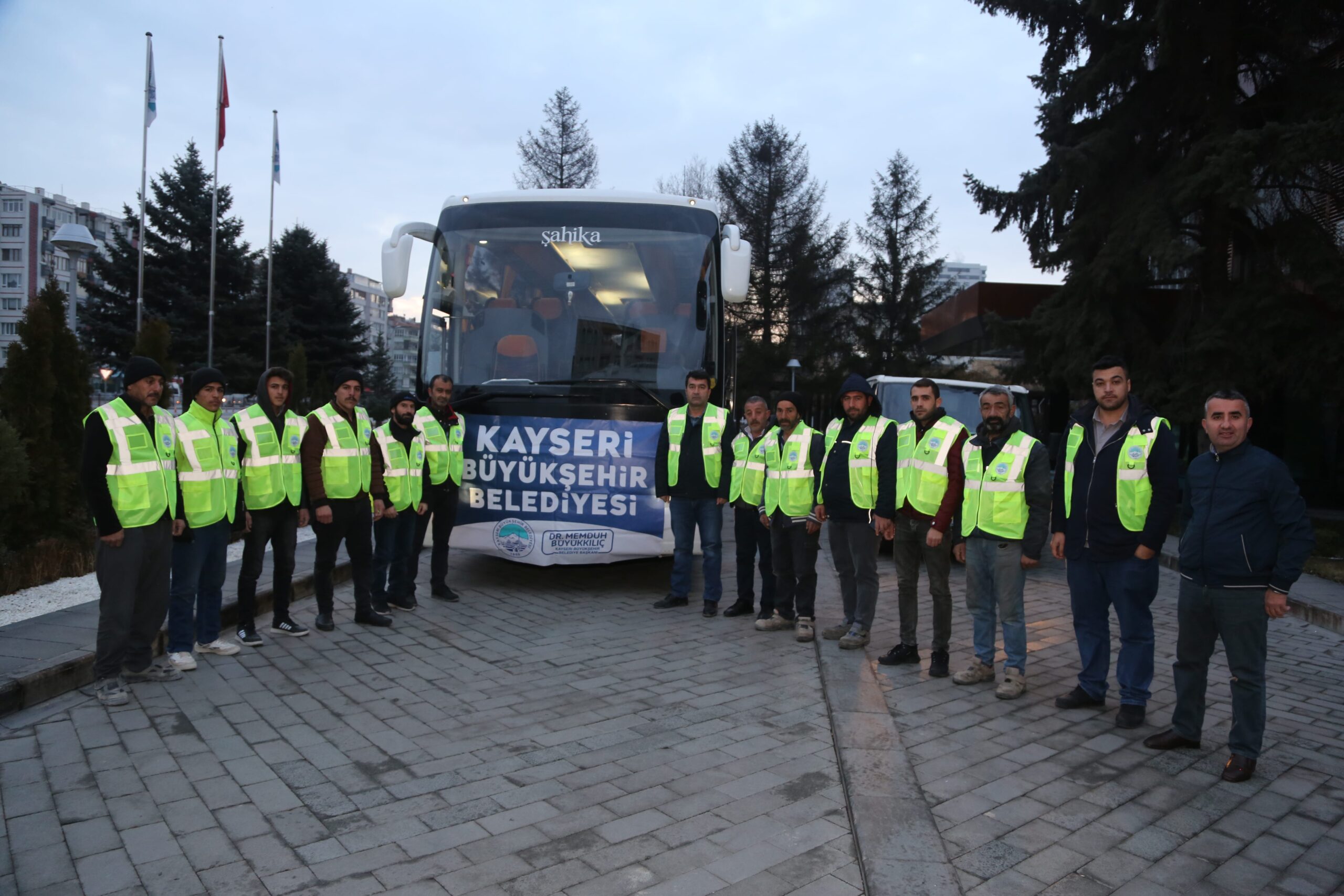Konteyner çarşı için 14 kişilik ekip bölgeye sevk edildi
