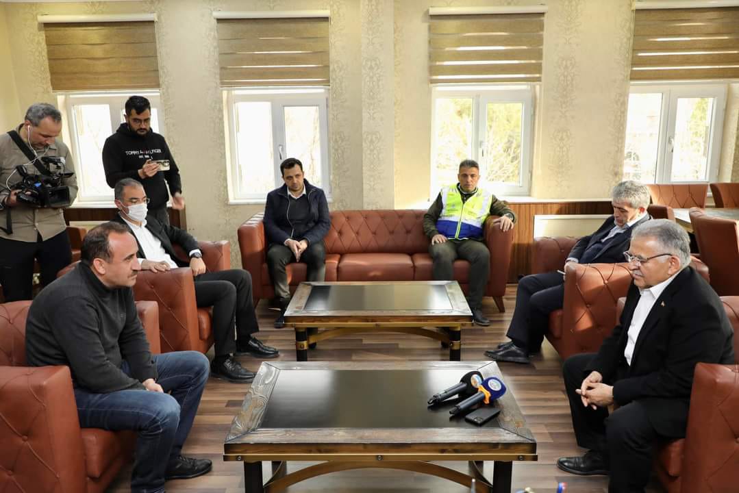 MEMDUH BÜYÜKKILIÇ’TAN DEPREMLERLE SARSILAN İNCESU’YA ‘GEÇMİŞ OLSUN’ ZİYARETİ