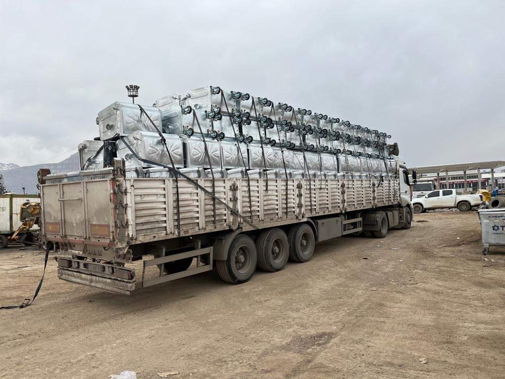 DEPREM BÖLGESİ DEVELİ BELEDİYESİ’NDEN ÇÖP KONTEYNIR DESTEĞİ