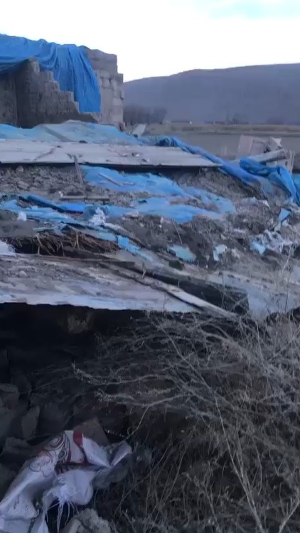 Boğazköprü’de daha önce tahliye edilen ahır yıkıldı