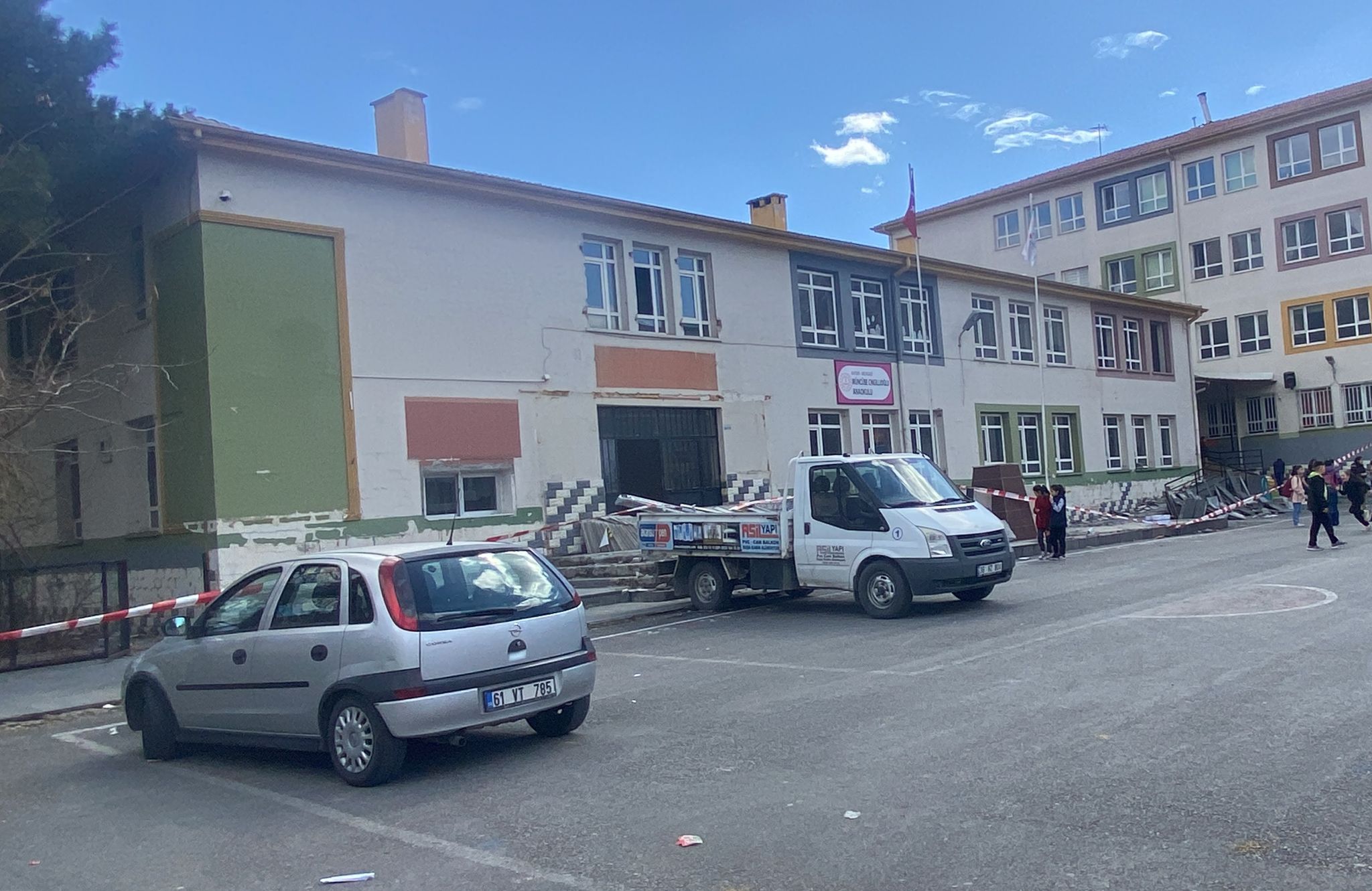 Yıkım kararı alınan Anaokulu tahliye ediliyor