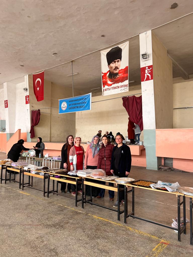 SARIOĞLAN’LI ÇOCUKLARDAN DEPREMZEDELER ÖZELLİKLERİNE KERMES: 23 BİN LİRA TOPLANDI