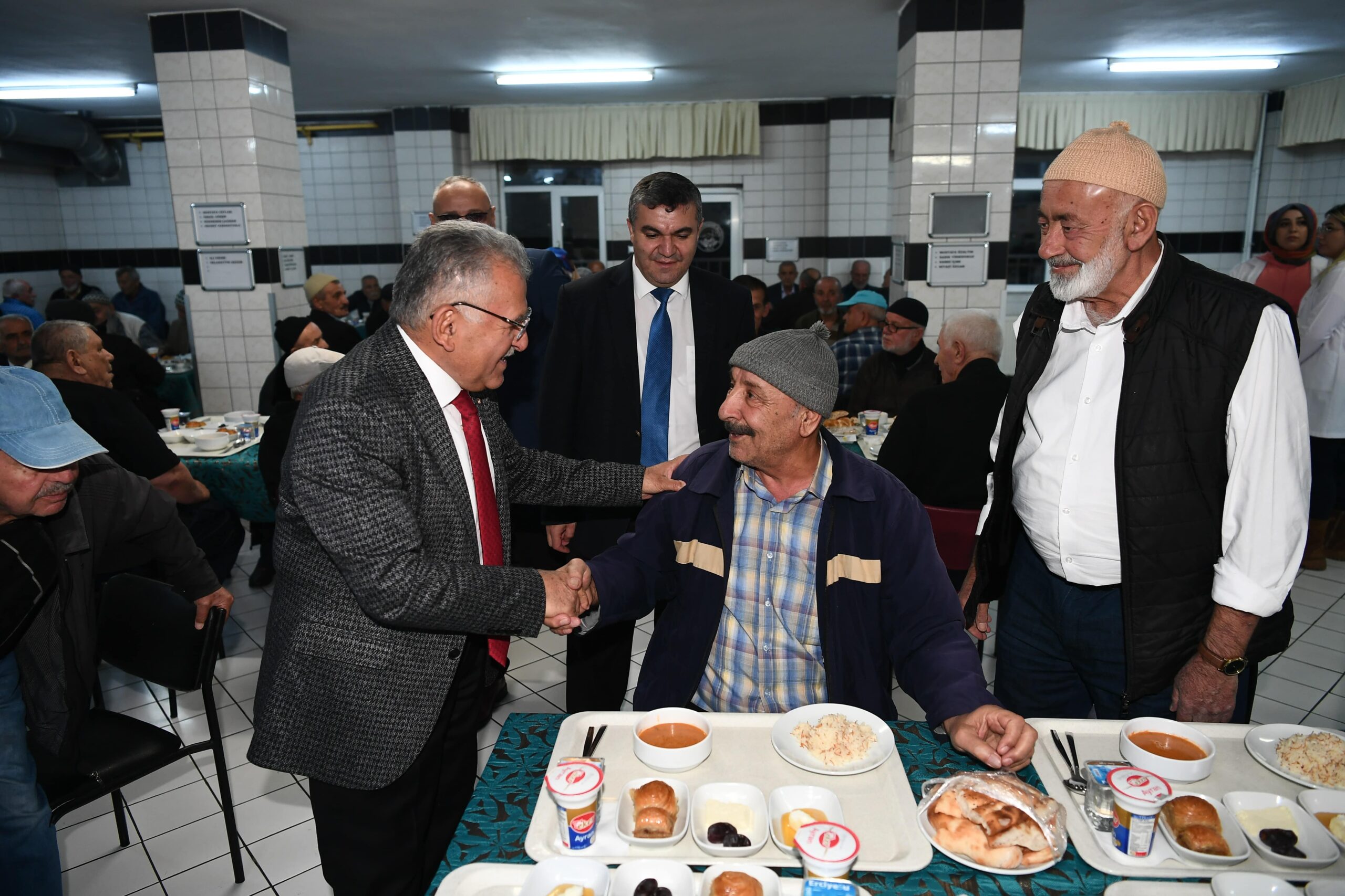 Büyükkılıç, Ulu Çınarlarla iftar sofrasında buluştu