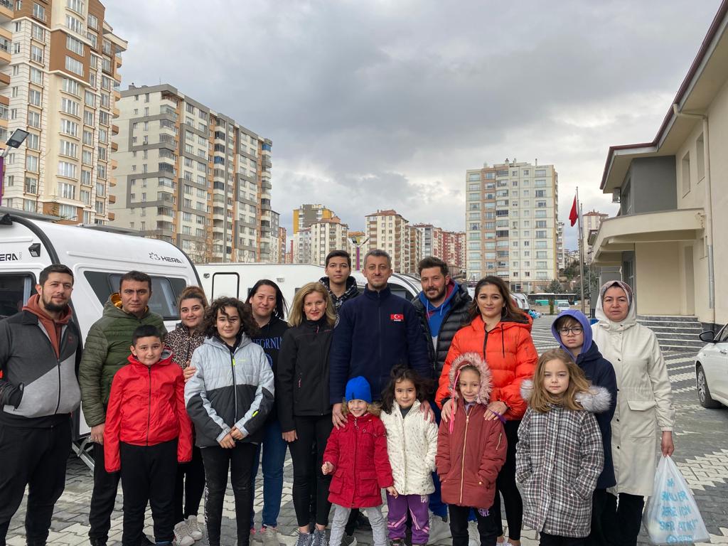 Talas’ta 10 aile, karavanda yaşamaya devam ediyor