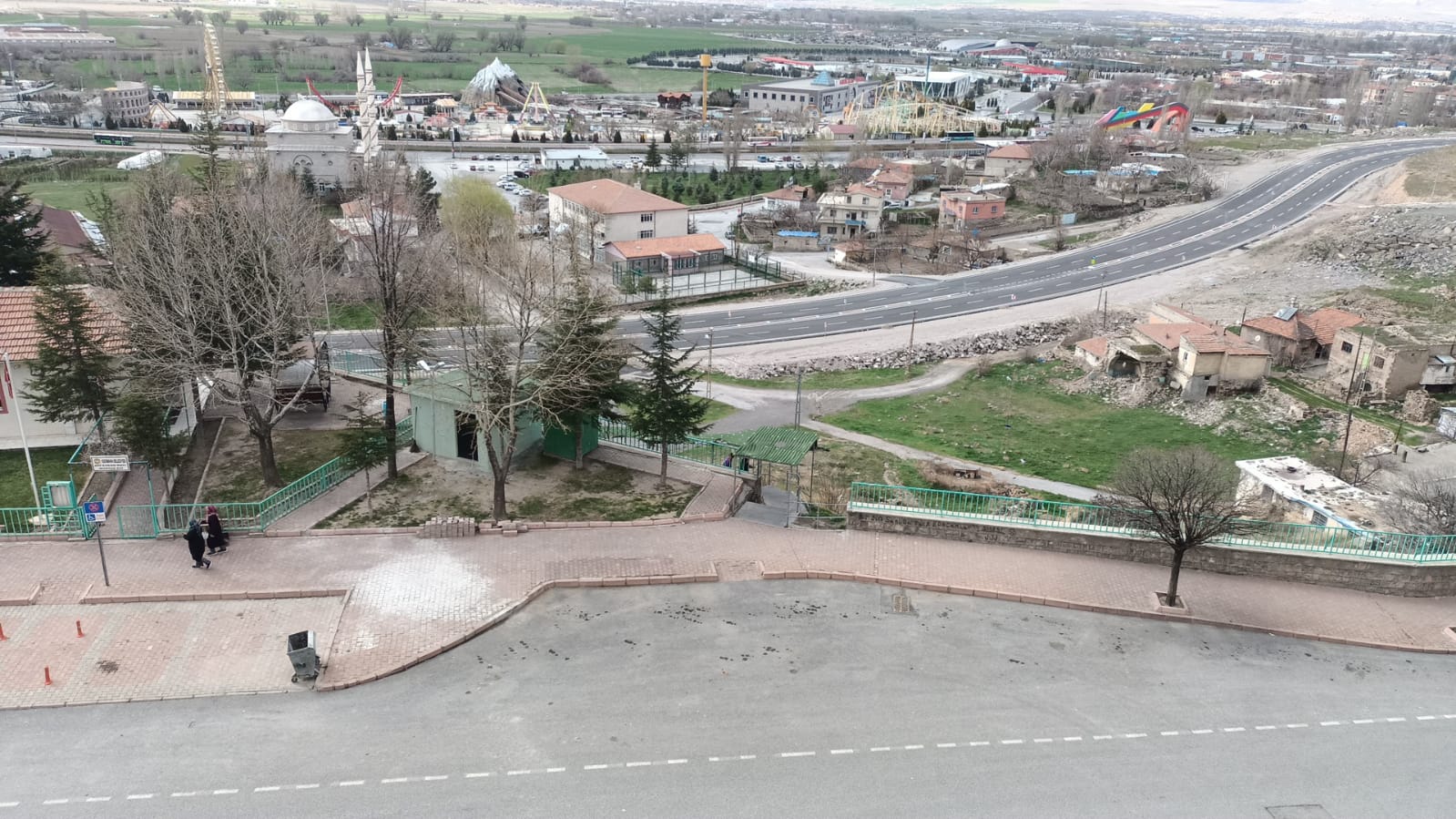 Ahi Evran Mahallesi’nde tehlike arz eden yola üst geçit talep ediliyor