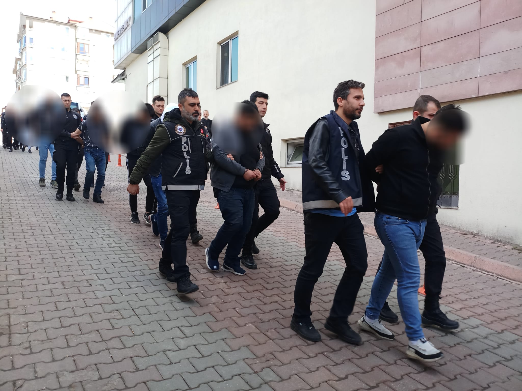 Narkotik ekiplerinden operasyon: 24 gözaltı