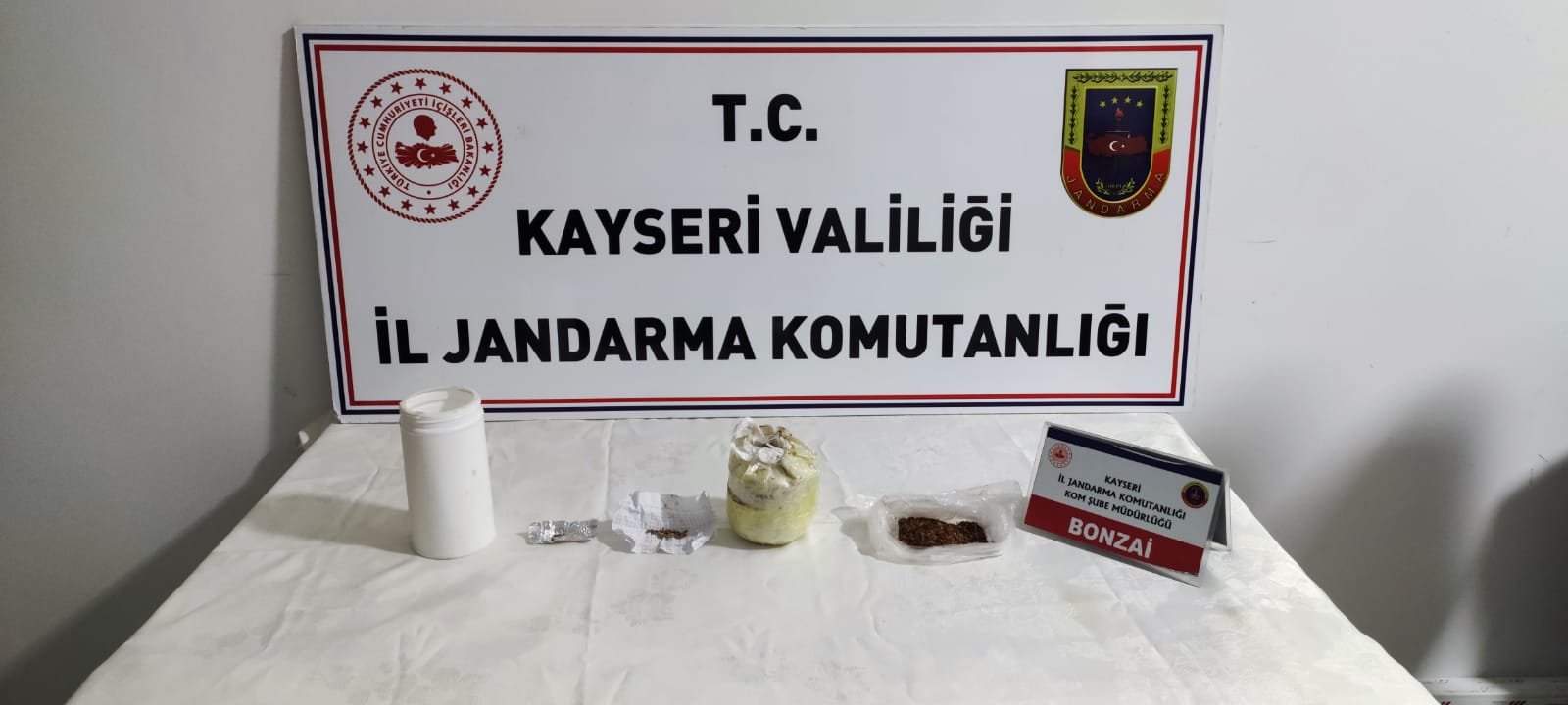 Uyuşturucu operasyonunda 1 kişi yakalandı, 1 kişi aranıyor