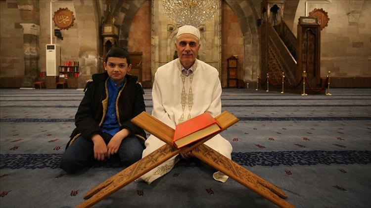 33 yıldır hatimle teravih namazı kıldırıyor