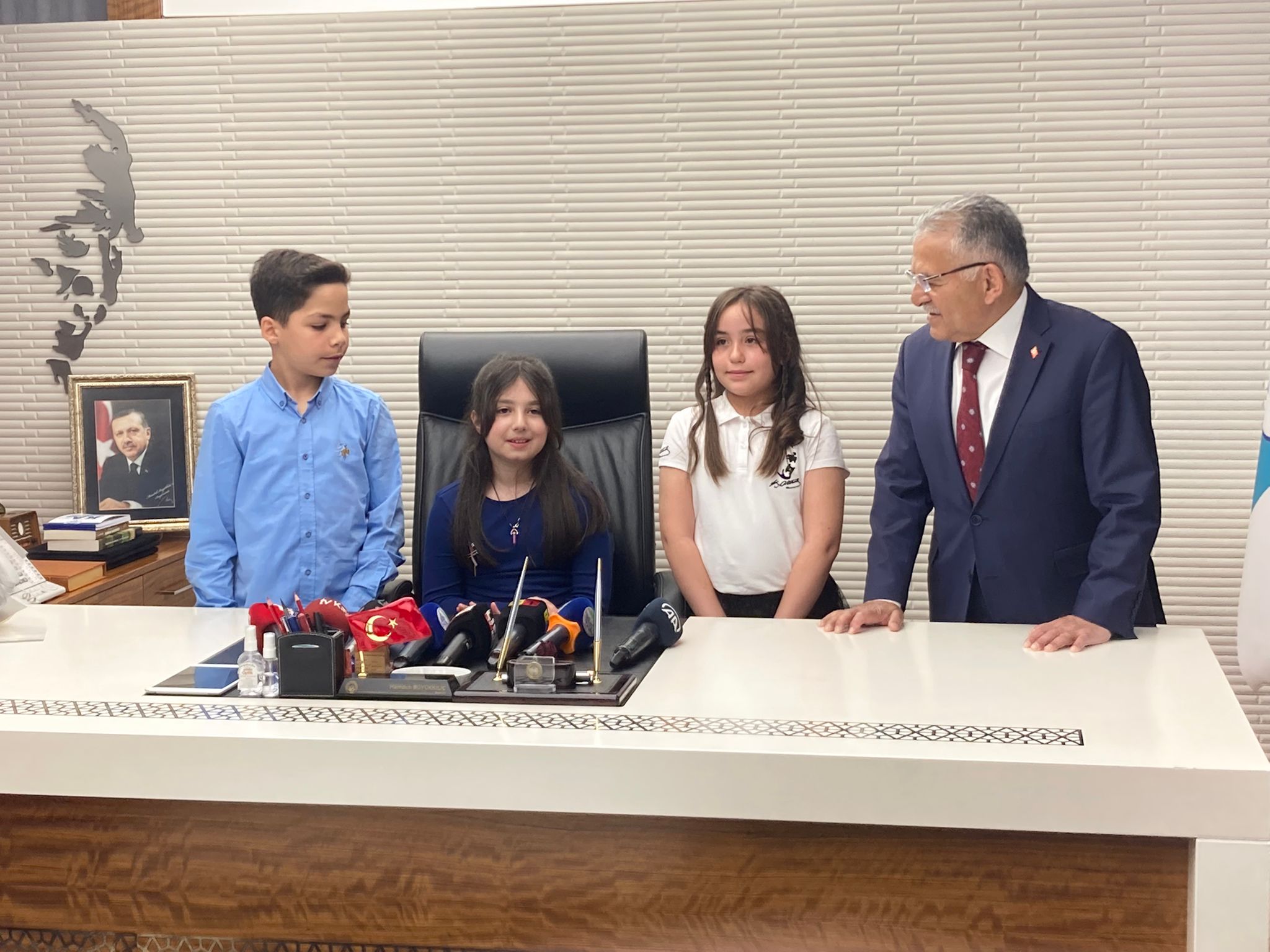 Başkan Büyükkılıç, koltuğunu çocuklara devretti