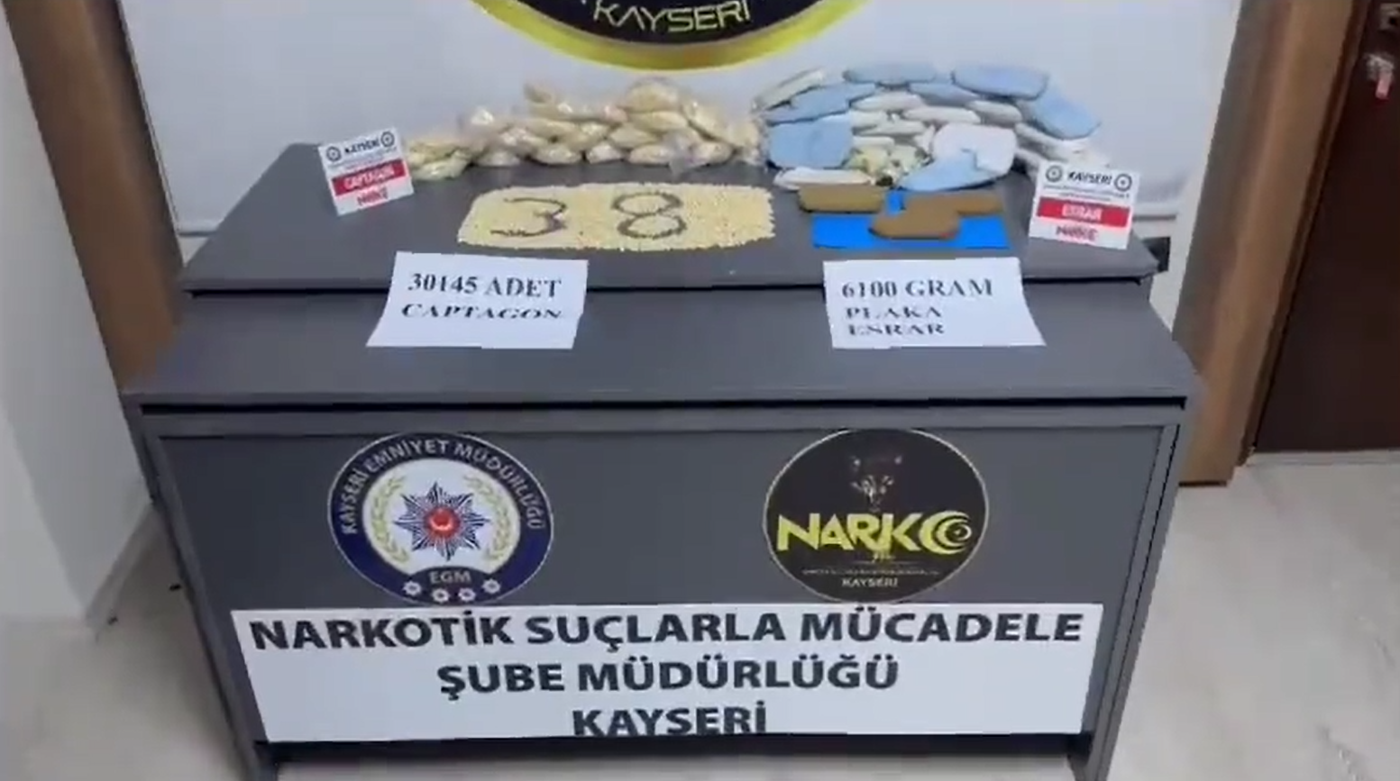 KENTE UYUŞTURUCU SOKMAYA ÇALIŞAN 2 ŞÜPHELİ YAKALANDI