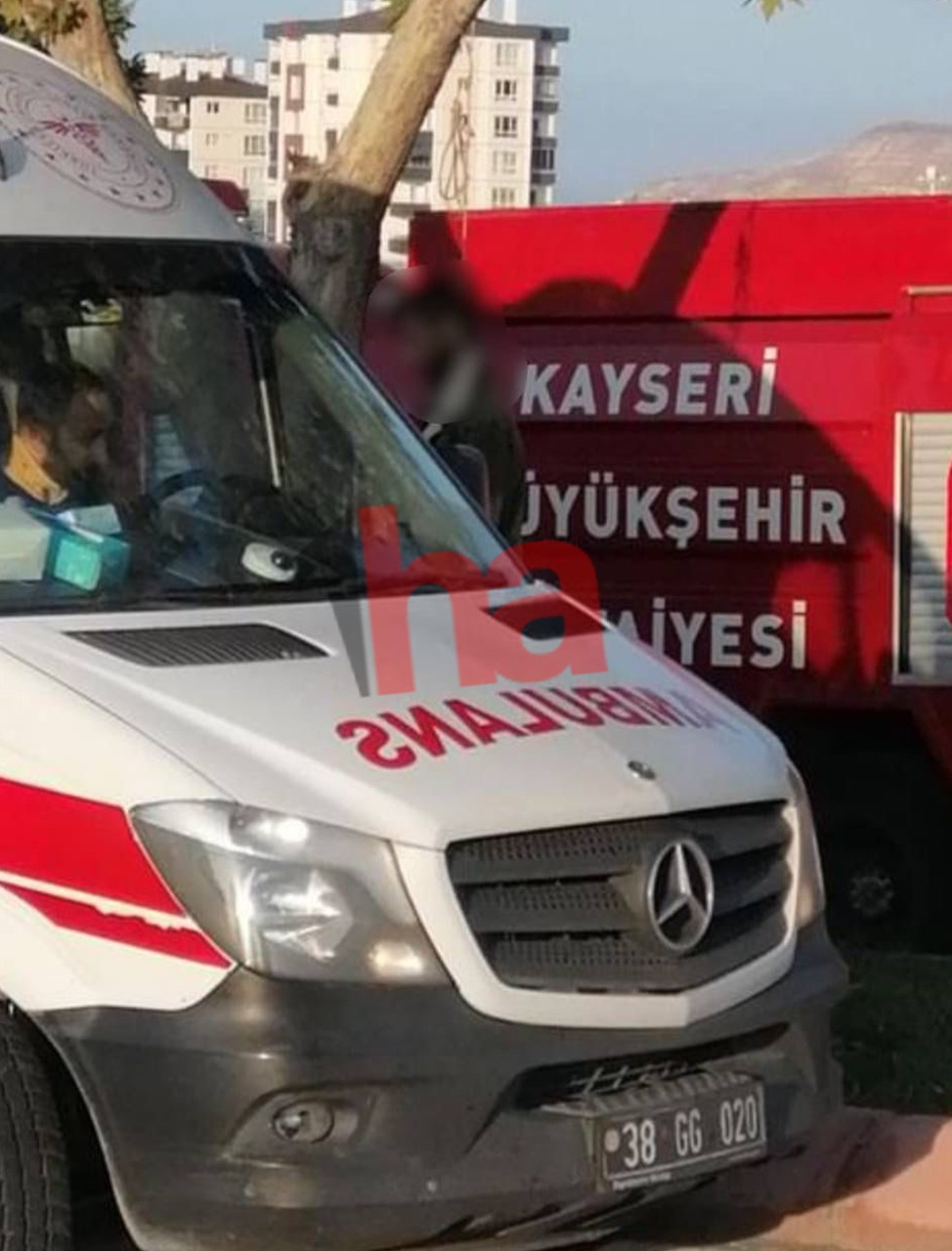 SABAH İŞE GİDENLER AĞAÇTA ASILI ERKEK CESEDİ BULDU