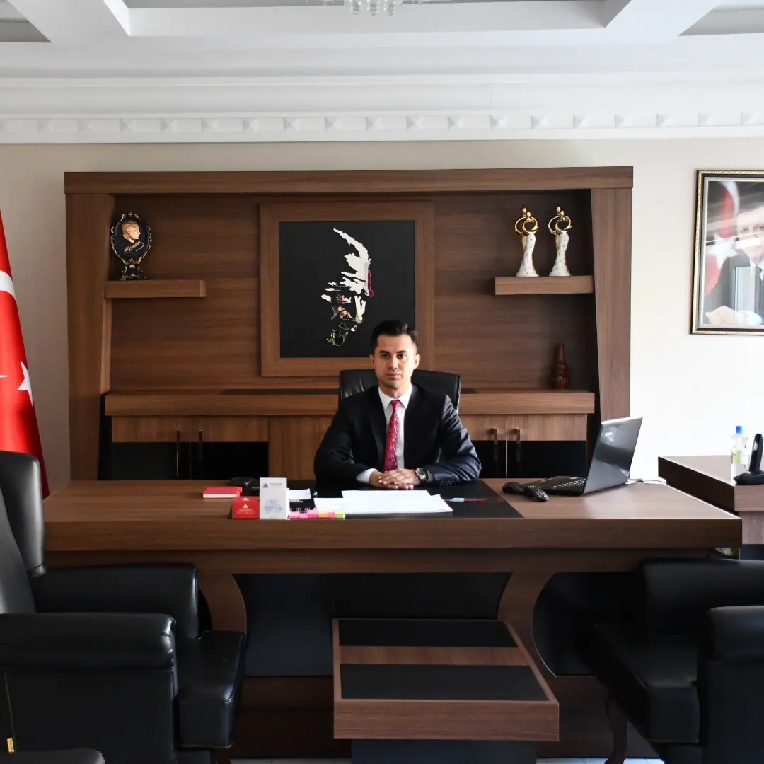 AKKIŞLA’NIN YENİ KAYMAKAMI MEHMET GÜLSEVEN OLDU