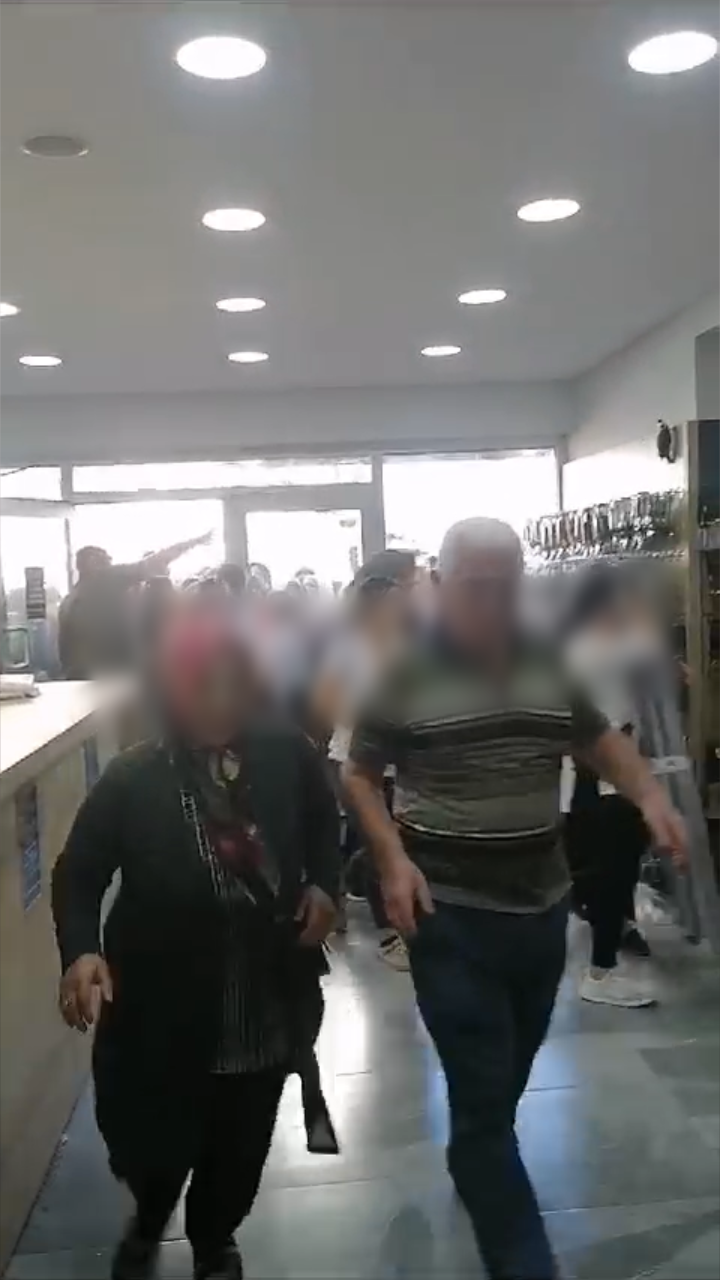 İNDİRİM YAPAN MAĞAZADA İZDİHAM YAŞANDI