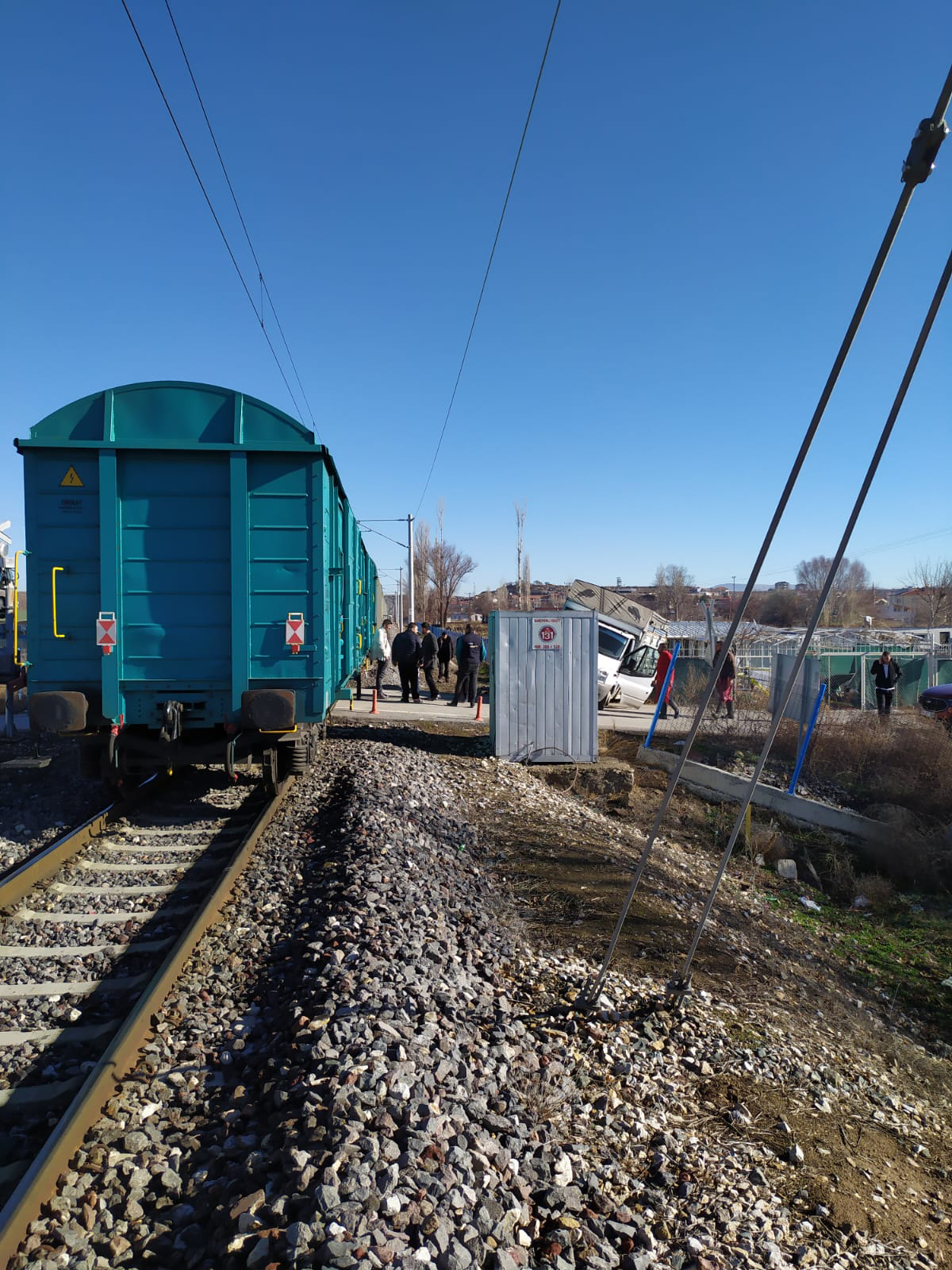 SEYİR HALİNDEKİ TREN ARACI SAVURDU