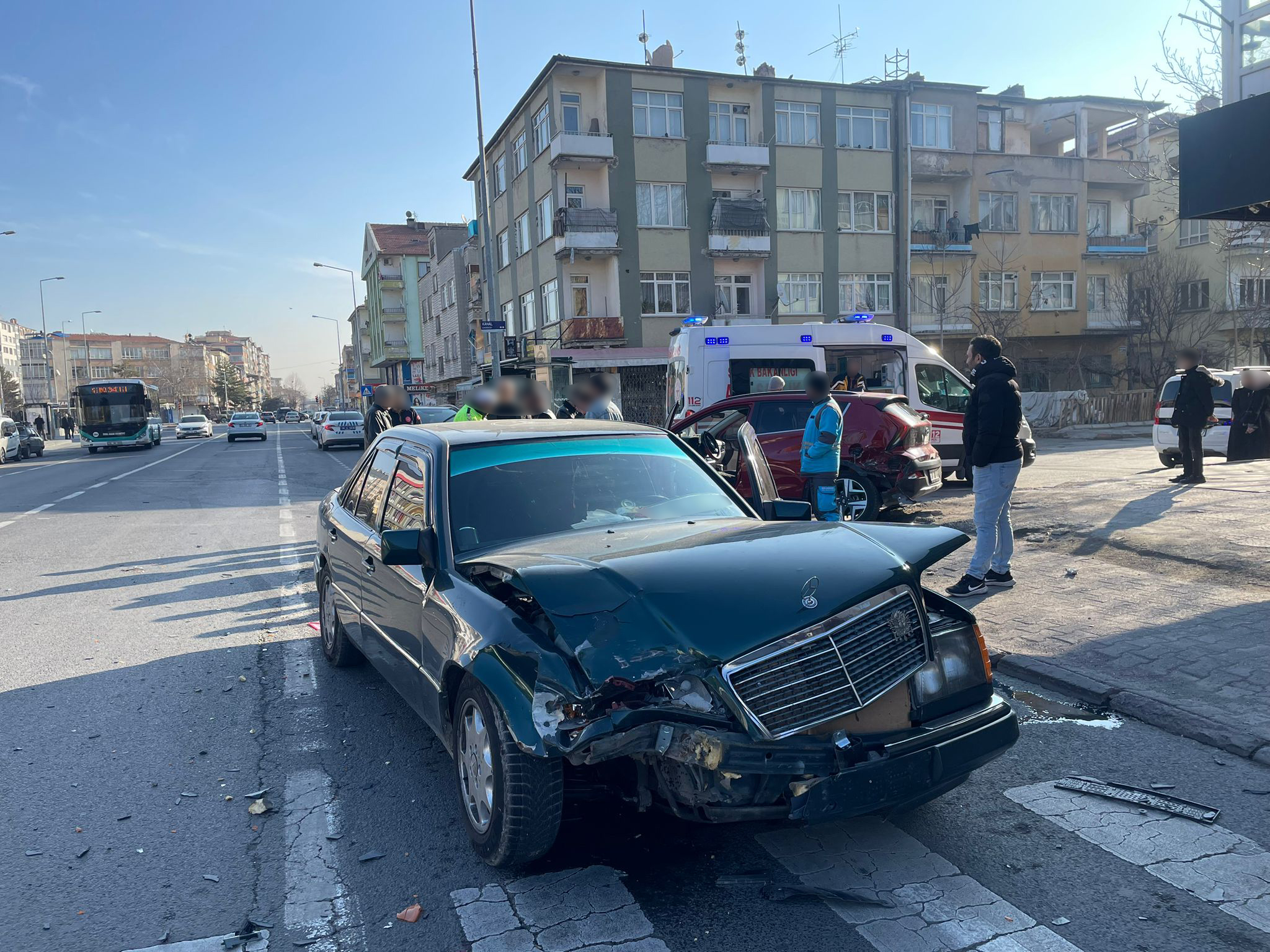 SOLLAMA YAPAN DİKKATSİZ SÜRÜCÜ KAZAYA SEBEP OLDU