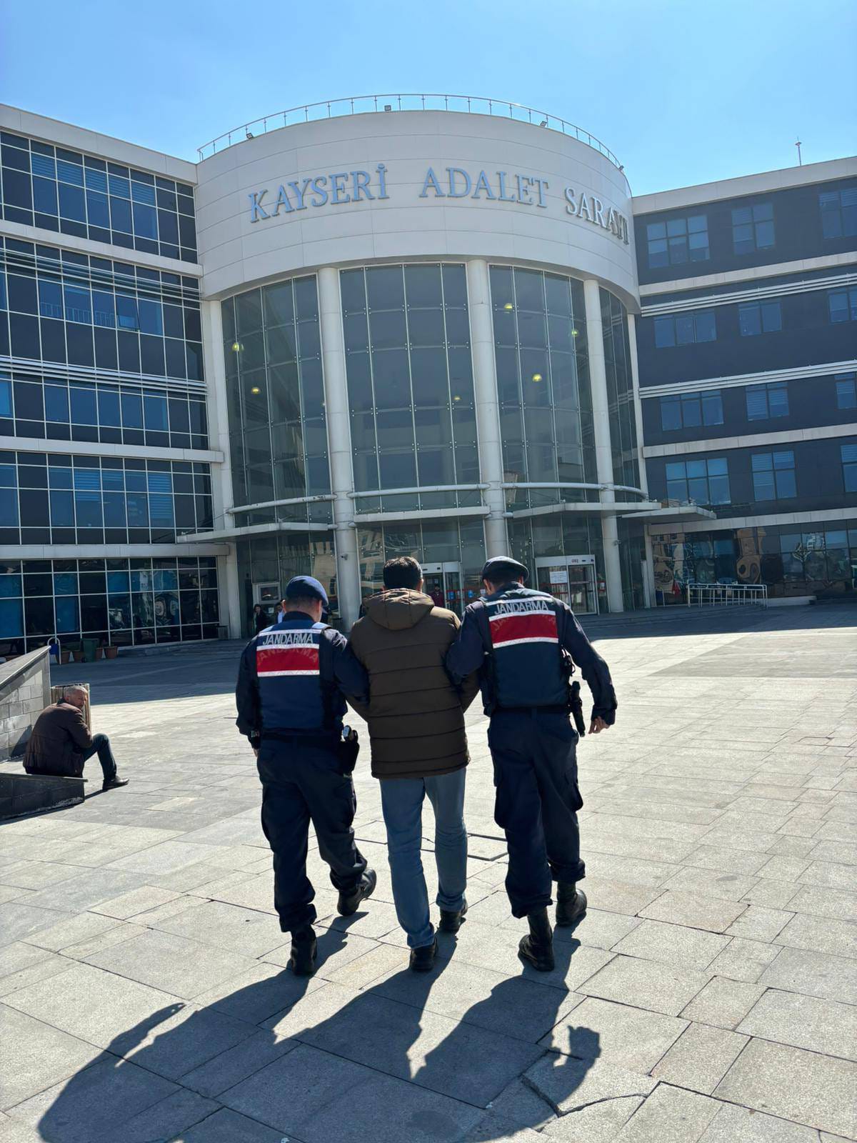 FETÖ TERÖR ÖRGÜTÜ MENSUBU ASTSUBAY, JANDARMA EKİPLERİNCE YAKALANDI