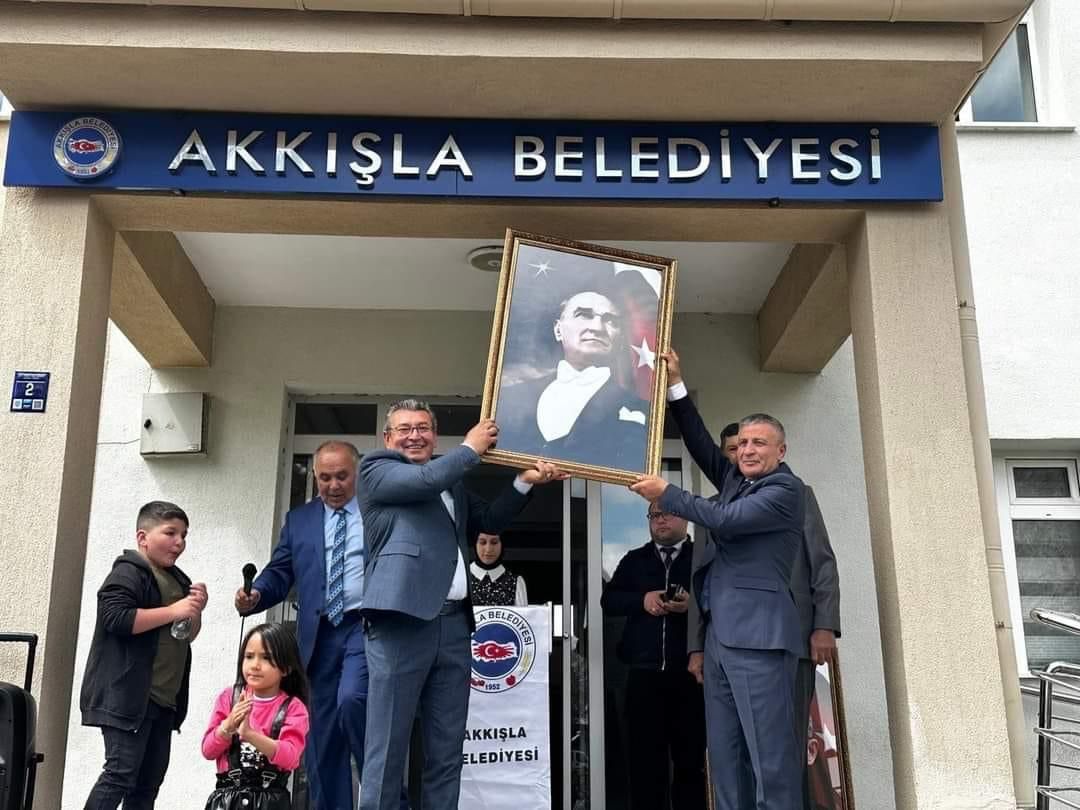 AKKIŞLA BELEDİYE BAŞKANI KENDİ MAL VARLIĞINI VE BELEDİYE BORCUNU AÇIKLADI