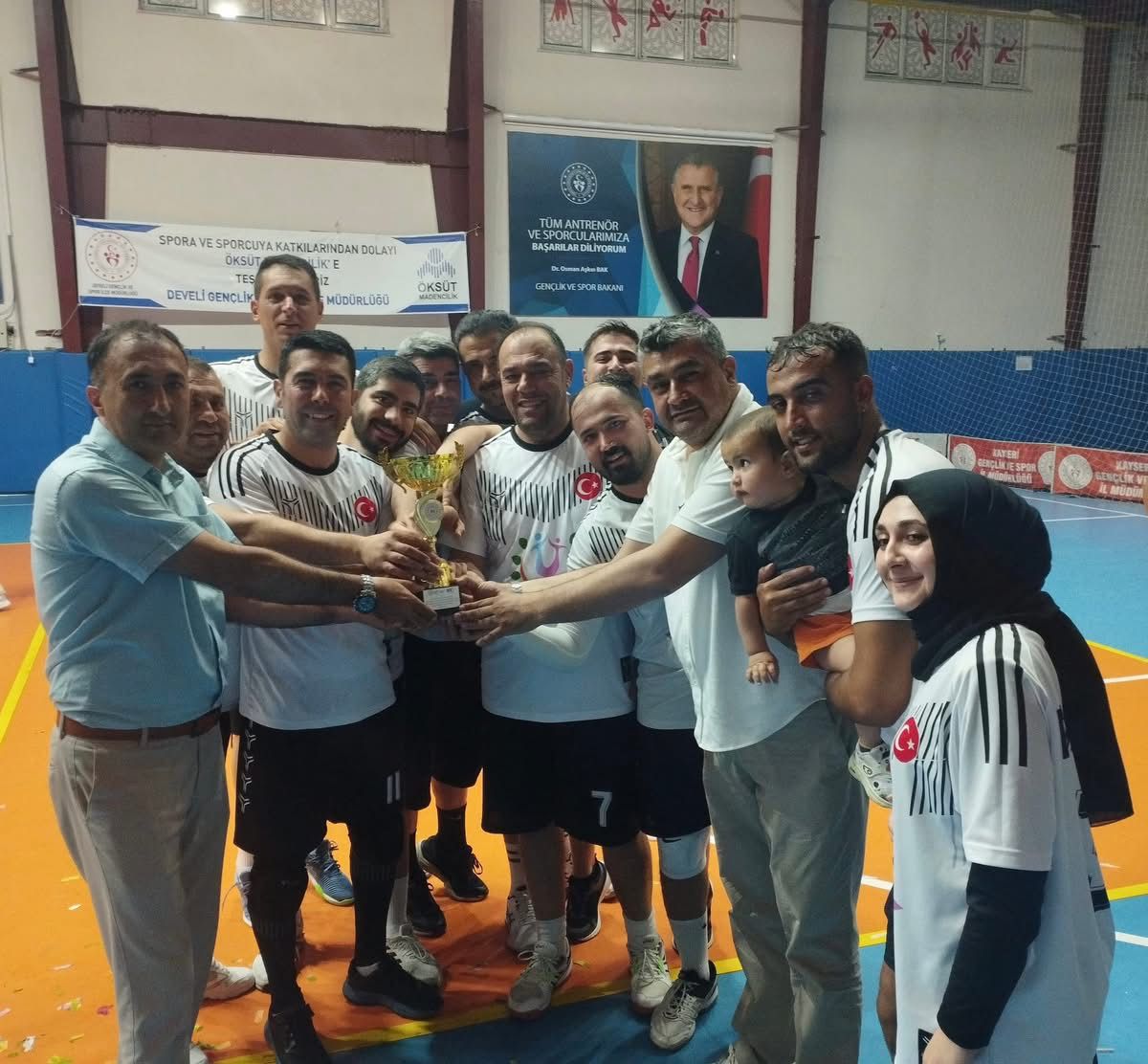 DEVELİ KURUMLAR VE MAHALLELER ARASI VOLEYBOL TURNUVASI BİTTİ
