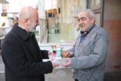 KOCASİNAN’DA GÖNÜLLER KAZANILIYOR, EVLERE HER GÜN 4 ÇEŞİT SICAK YEMEK GİDİYOR