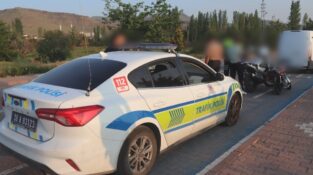 ARAÇ SÜRERKEN CEP TELEFONU KULLANAN 342 SÜRÜCÜYE CEZAİ İŞLEM