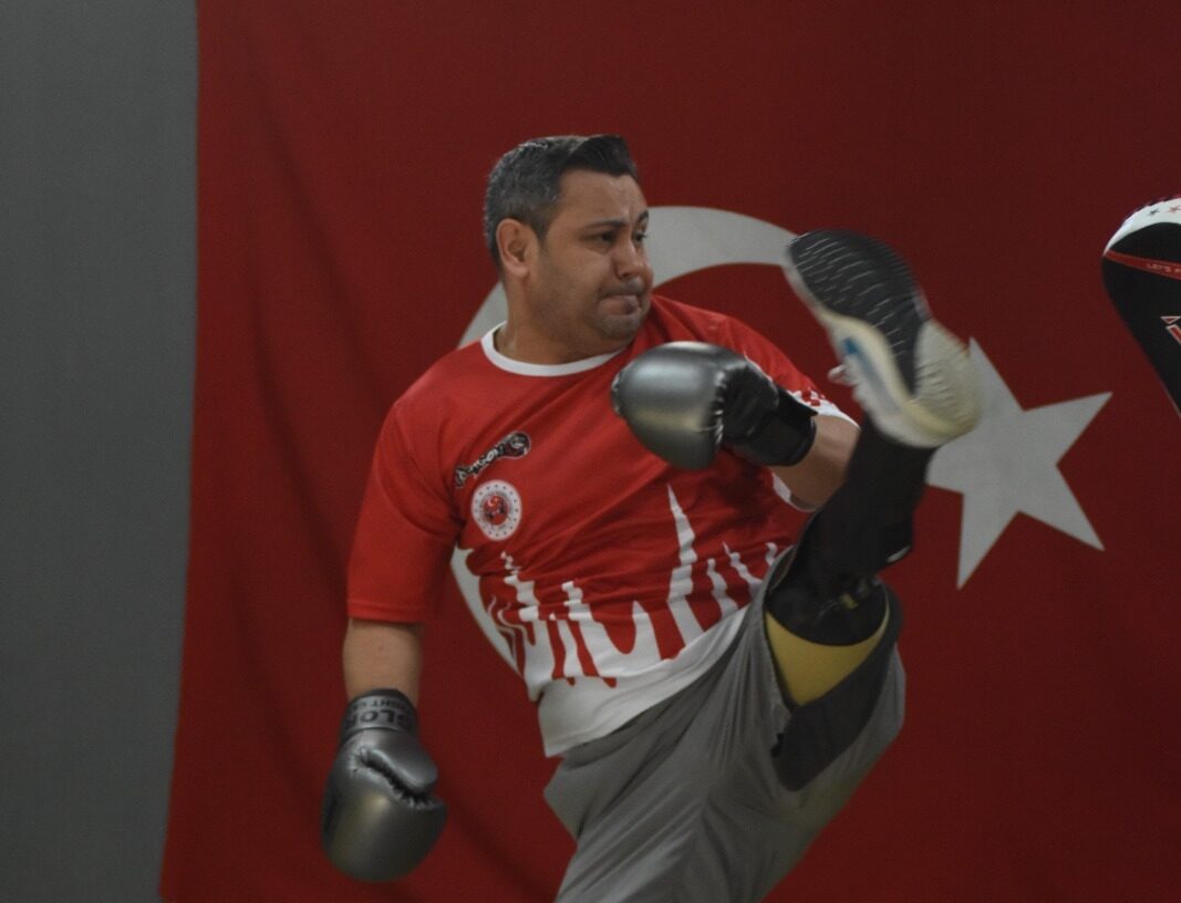 GAZİ RECEP VARİYENLİ MUAYTHAİ DÜNYA ŞAMPİYONU OLDU