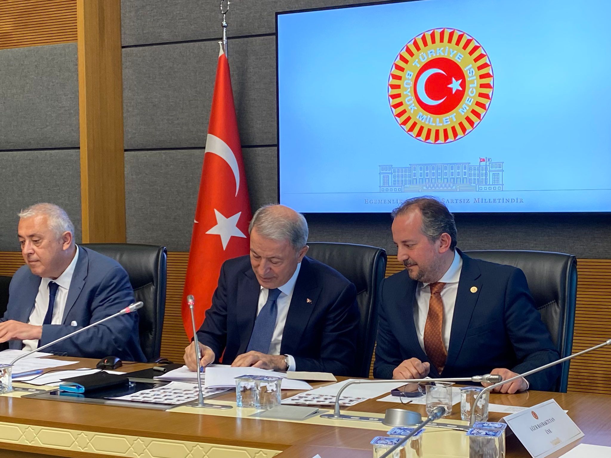 AKAR YENİDEN MİLLİ SAVUNMA KOMİSYONU BAŞKANI