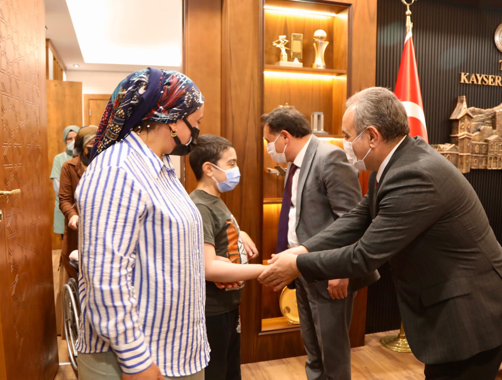 KAYSERİ’YE TEDAVİ İÇİN GELEN MİNİKLERİN İSTEKLERİ KARŞILIKSIZ KALMADI