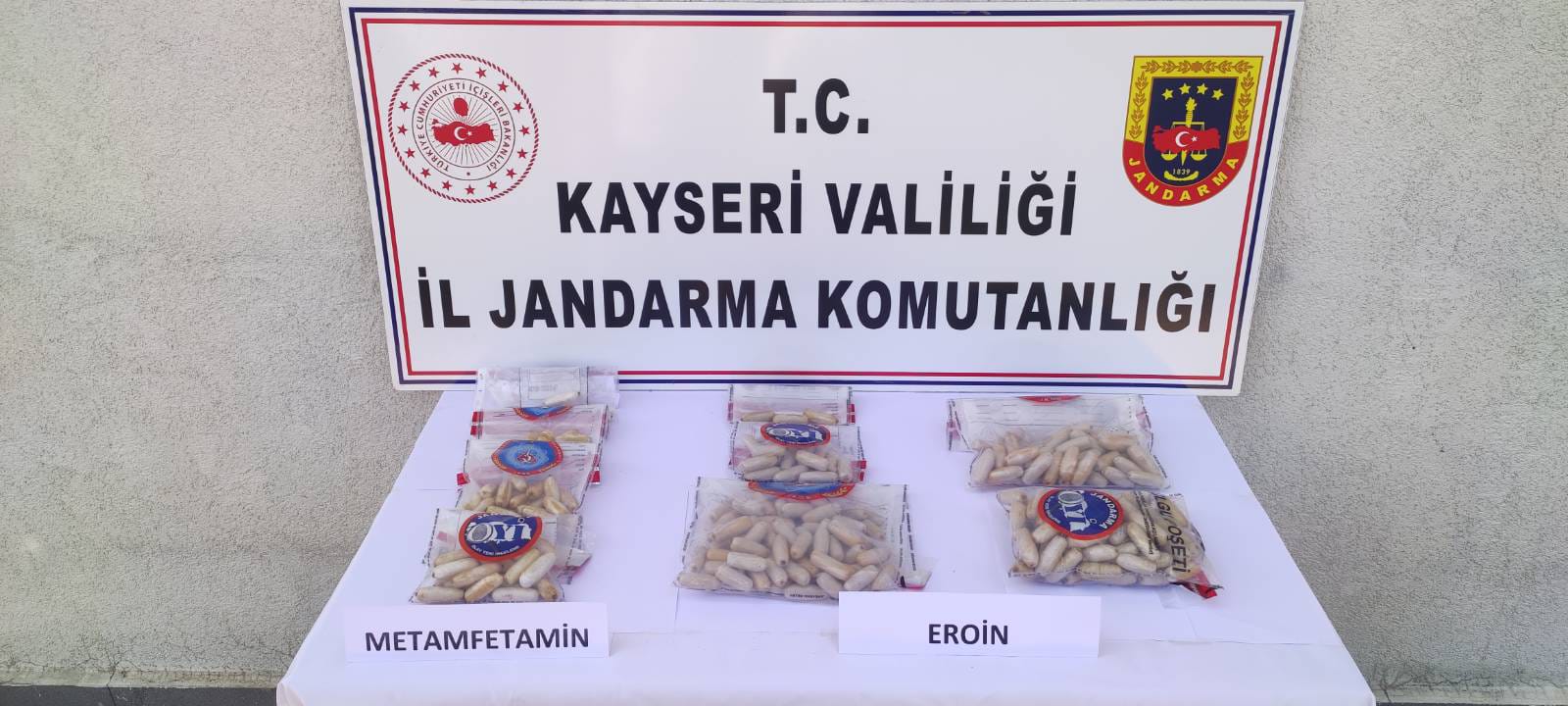 İRAN UYRUKLU 3 ŞÜPHELİNİN MİDESİNDEN 3 KİLO 382 GRAM UYUŞTURUCU ÇIKARILDI
