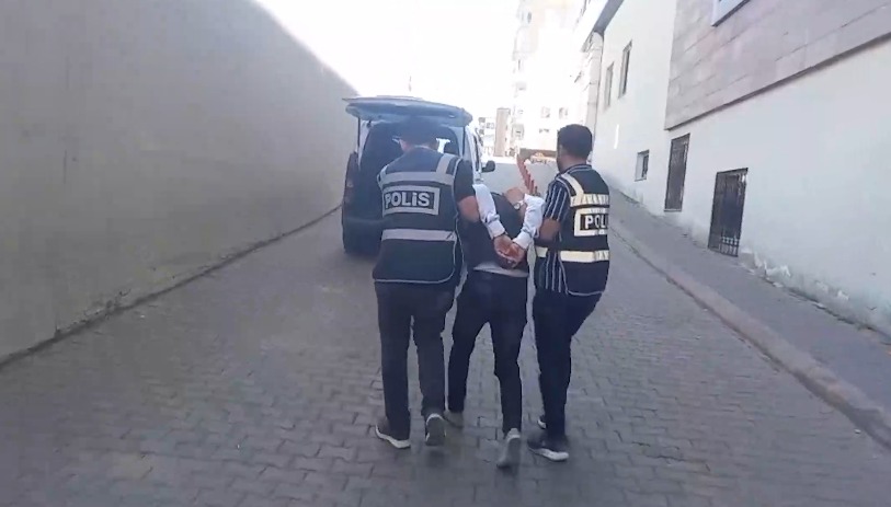 YAĞMA SUÇUNDAN ARANAN 2 KİŞİ YAKALANDI