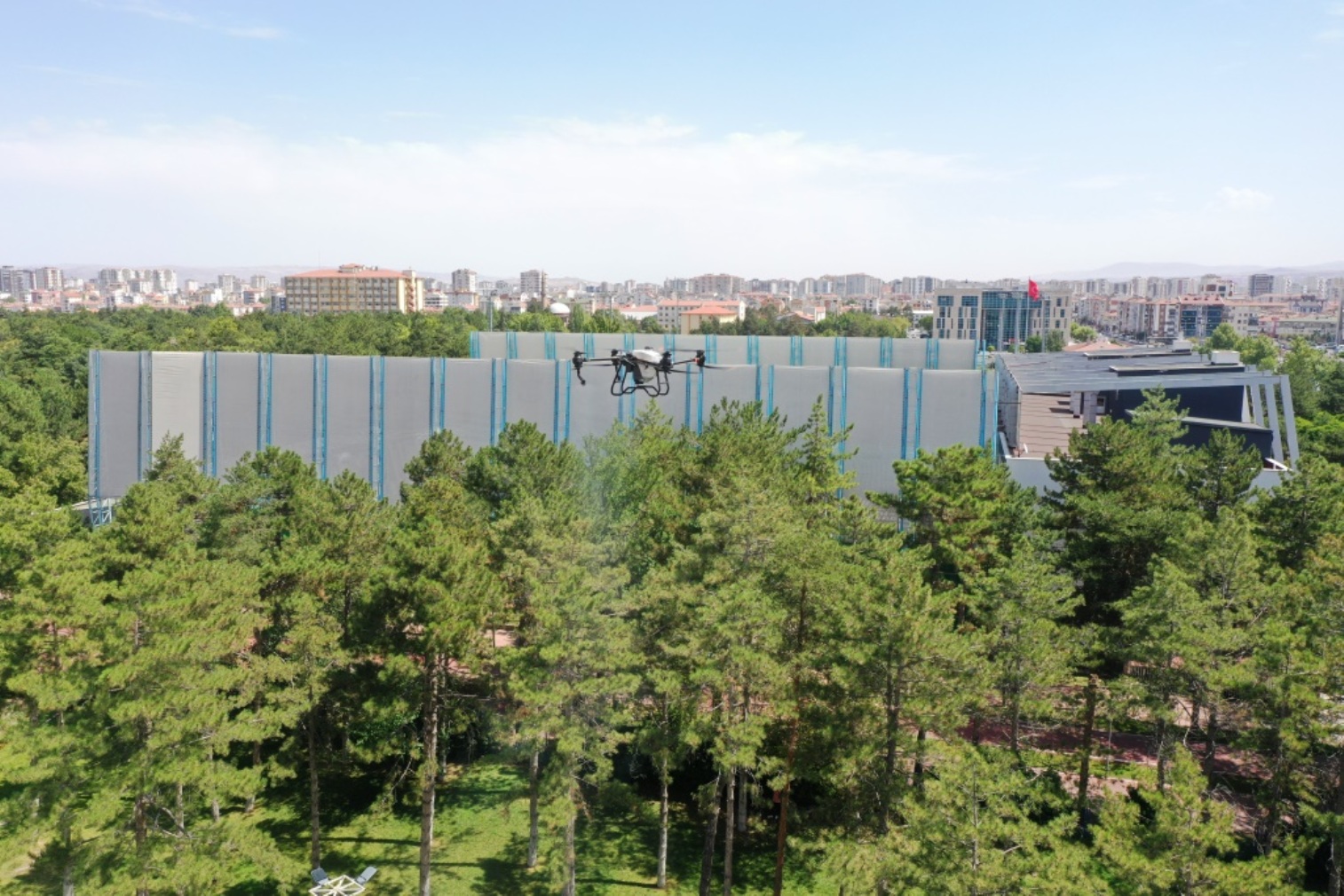 AÇIK ALANLARDA DRONE İLE İLAÇLAMA